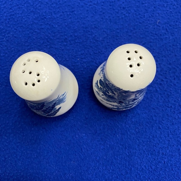 SALT & PEPPER SHAKER ENOCH WEDGWOOD COUNTRYSIDE BLUE DINNER WARE - Picture 4 of 6